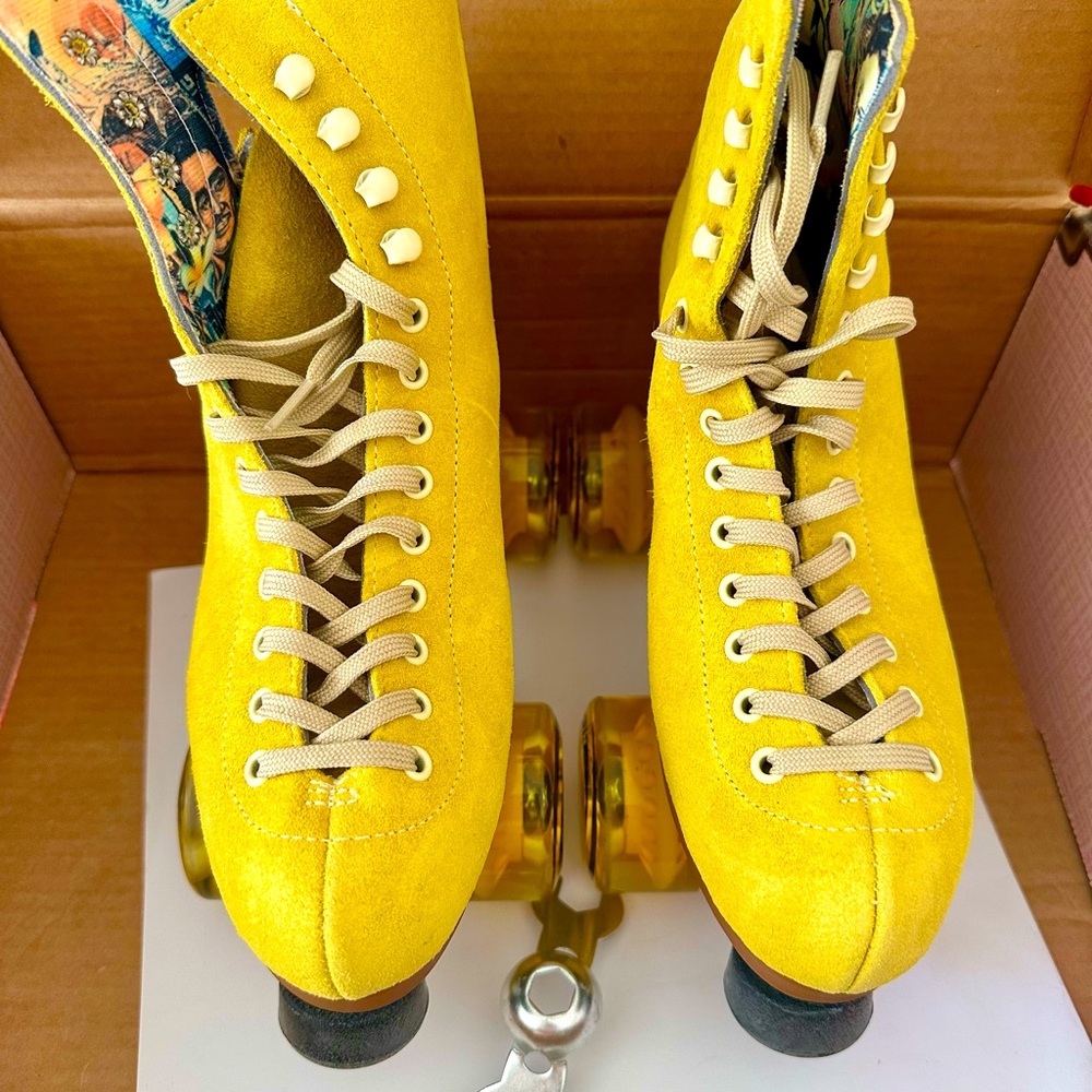 Moxi Lolly Roller Skates - NEW - Pineapple
Size 6 (US Women’s 7 - 7.5)